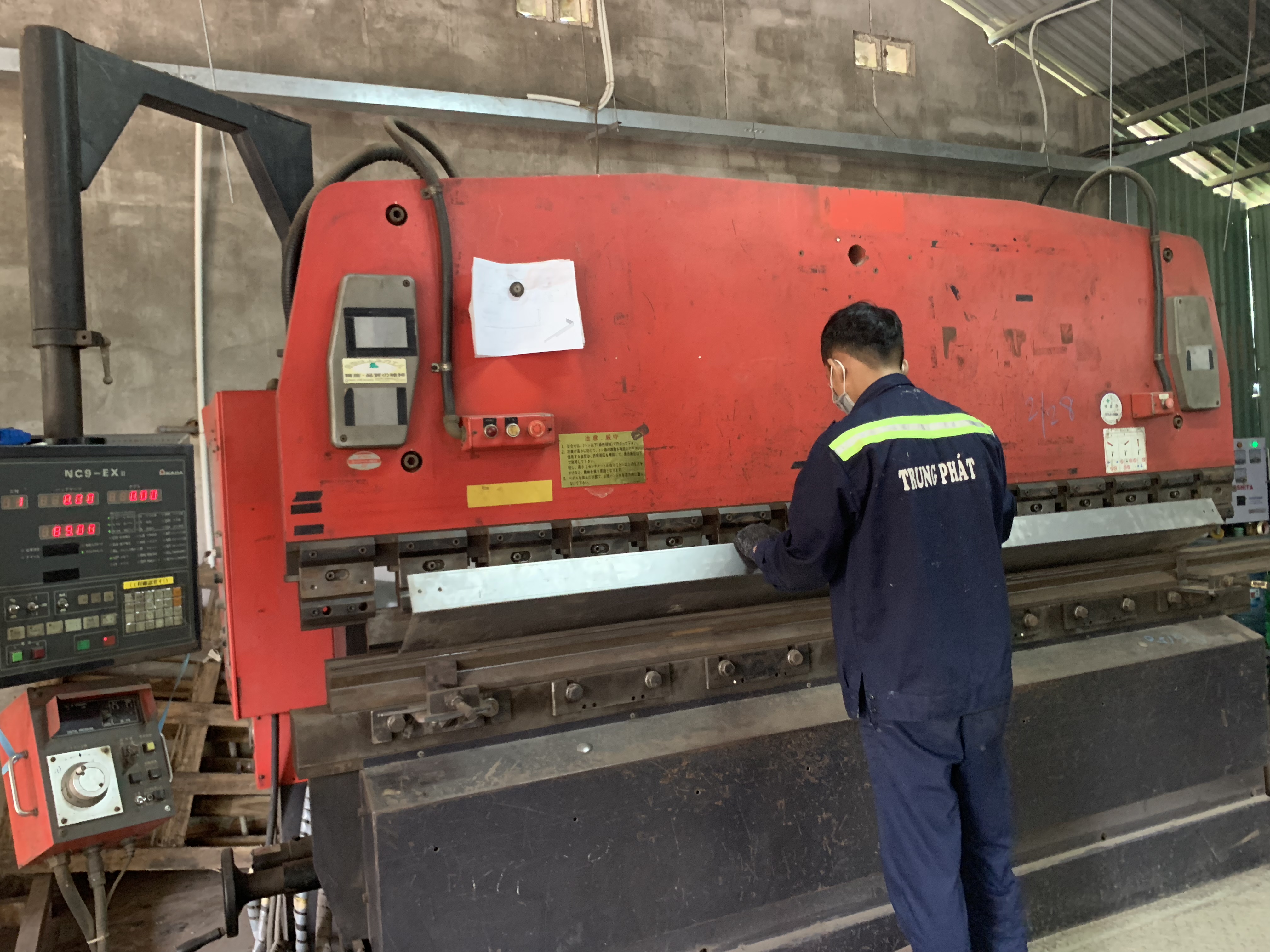 Sản xuất thiết bị công nghiệp hỗ trợ sản xuất 