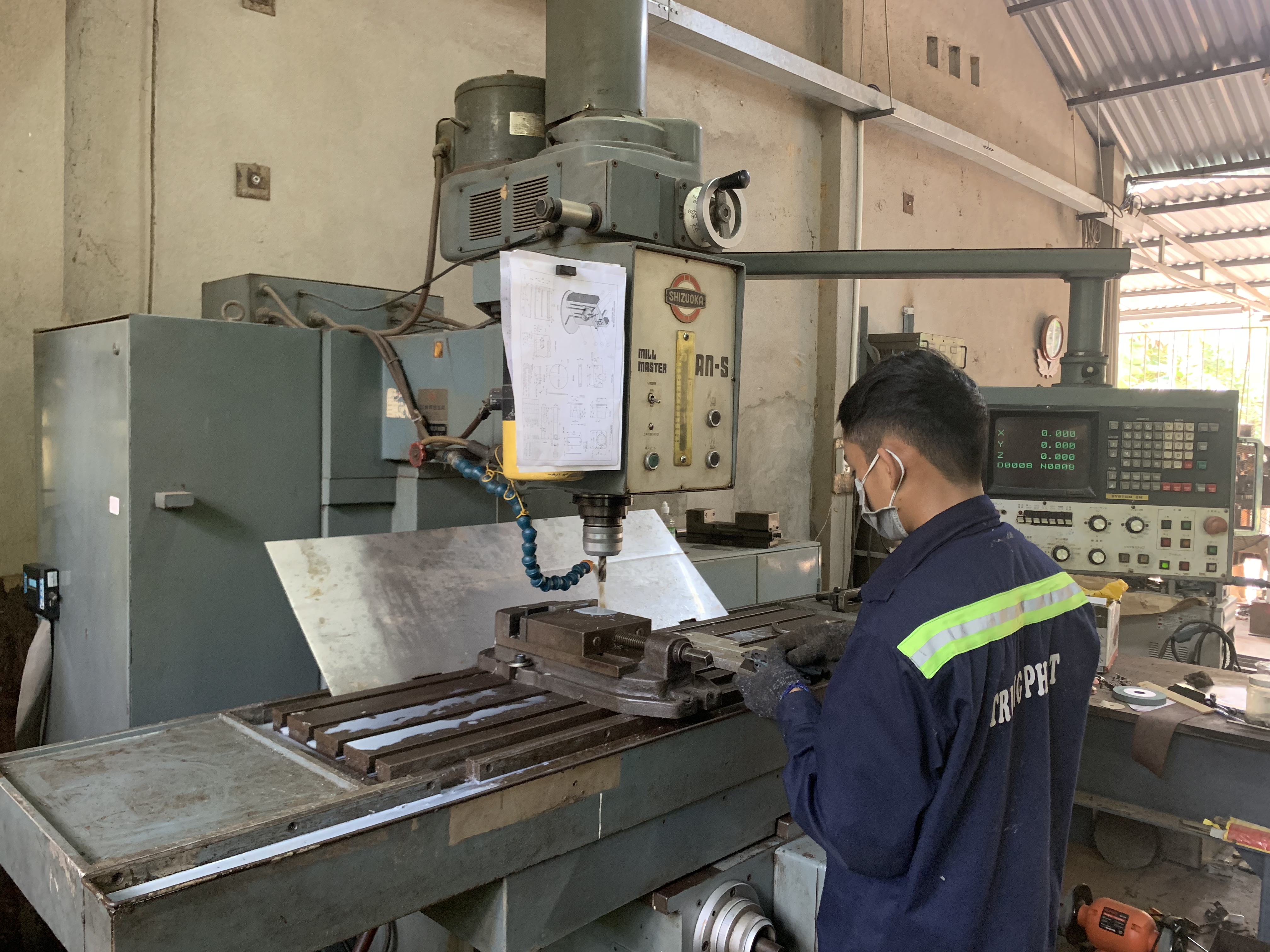 Sản xuất thiết bị công nghiệp hỗ trợ sản xuất 